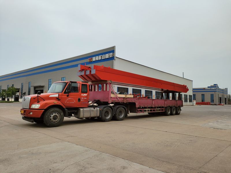 電動(dòng)葫蘆橋式起重機(jī) 3臺(tái) LH5t-17m 制作完成，發(fā)往河南漯河交付客戶(hù)使用。